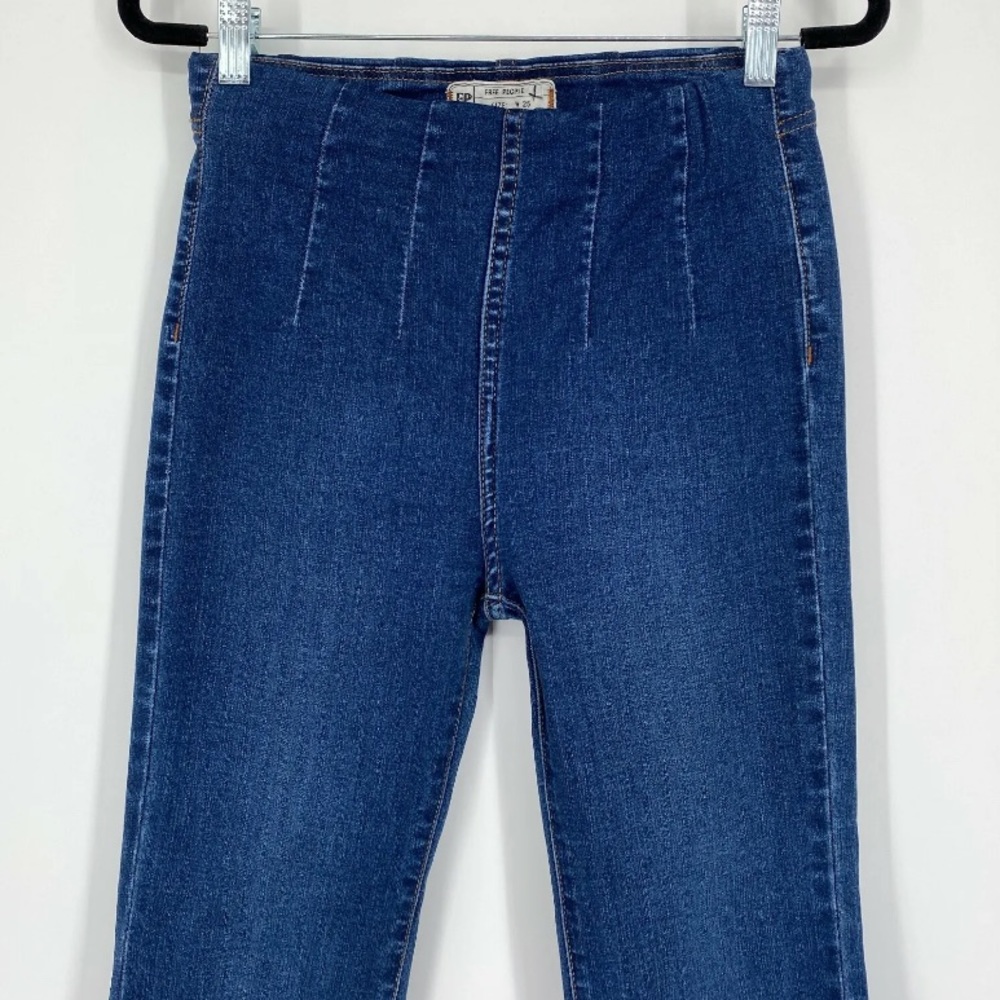 Free People Ultra-High Pull-on Crop Jeans (size: 25) - Picture 2 of 11